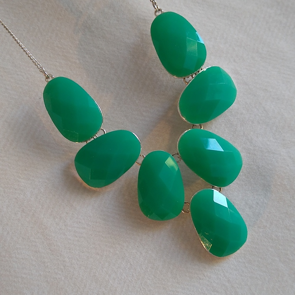Lovely Faceted Emerald Color Statement Necklace